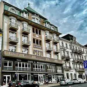 4* Hotel Aura